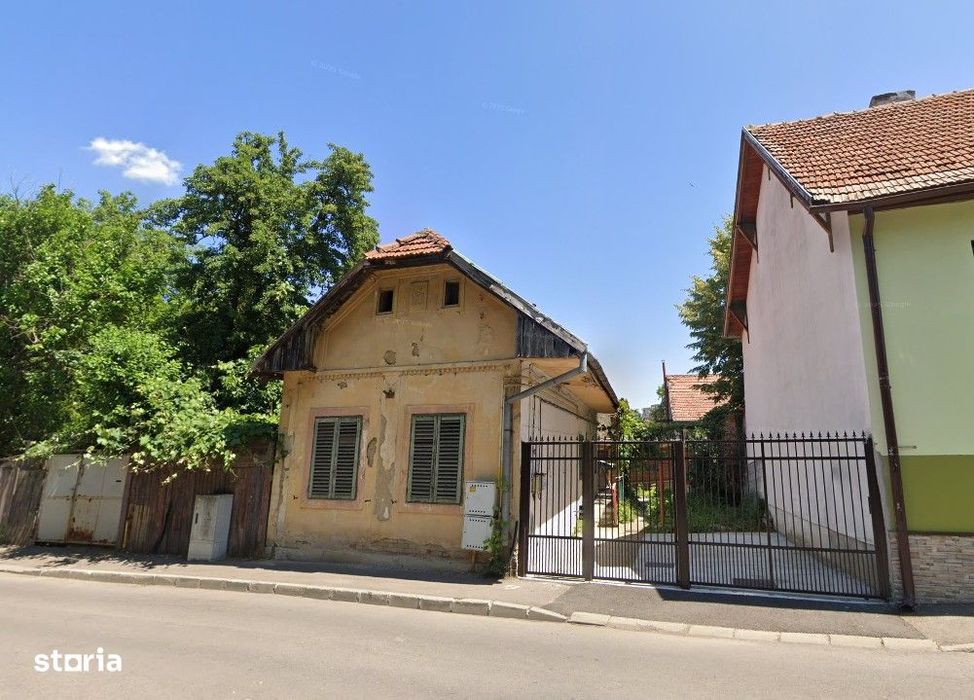Vanzare locatie cu potential, casa si curte, zona Onix.