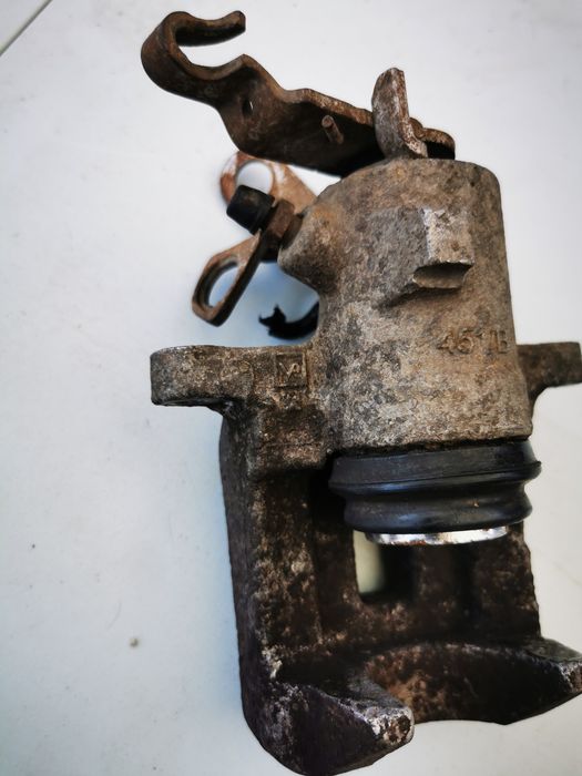 Etrier spate stanga golf 5 golf v