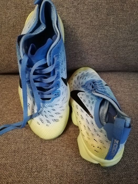 Обувки. Спортни юношески.