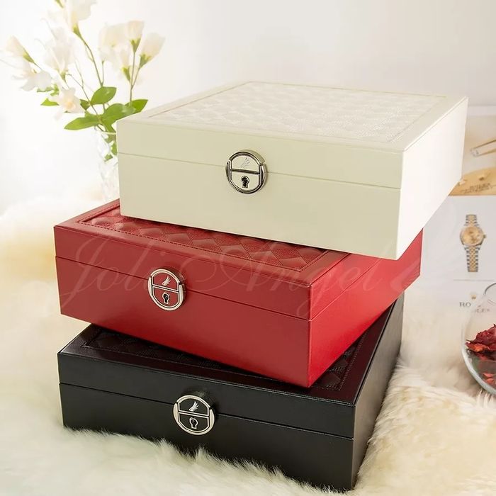 Шкатулки для украшении