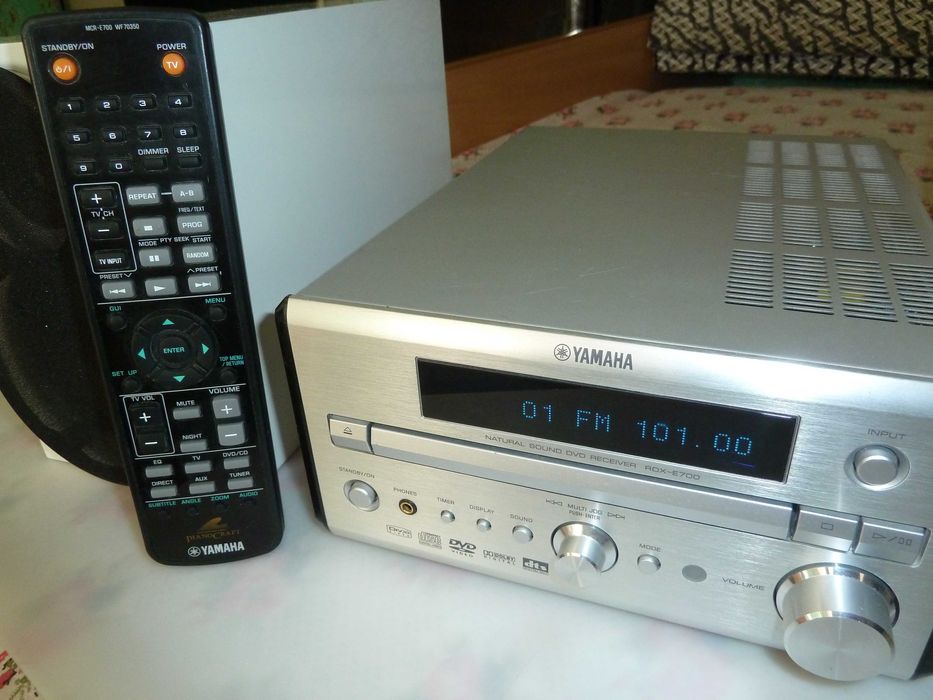 Amplituner CD/DVD Player Yamaha RDX-E700 + telecomanda originala