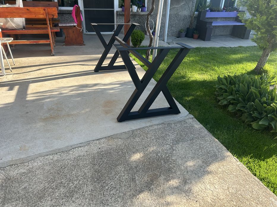 Стойки за маси и пейки