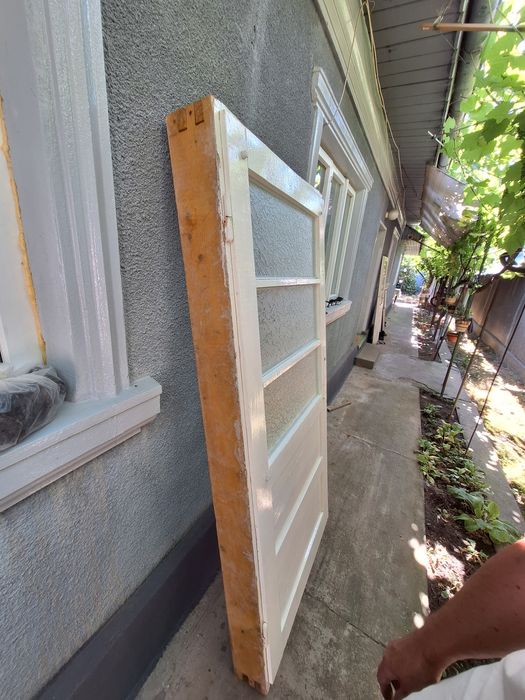 Geam și usa de vanzare