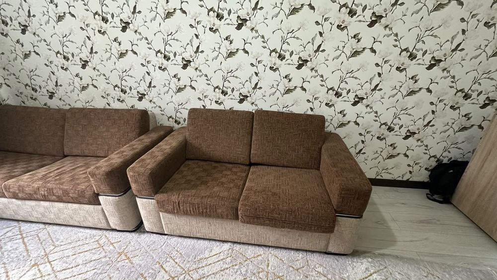 Продам диван с креслами