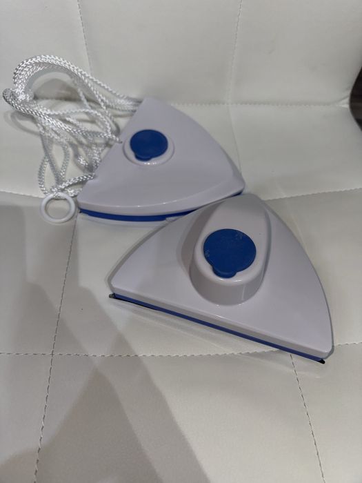 Машинка за почистване на прозорци с магнит