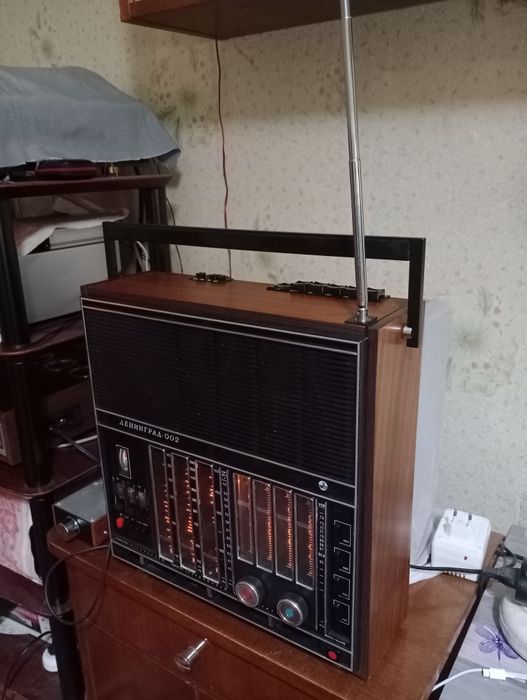 Продам радиоприемник Ленинград 002