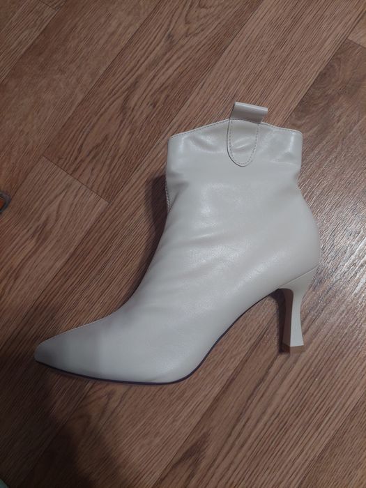 Продам ботильоны 39-40 размер