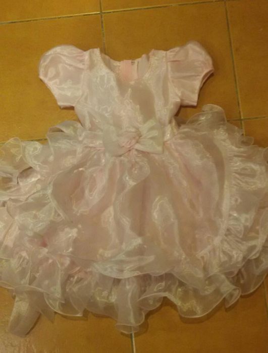 Платье розовое на 4 годика