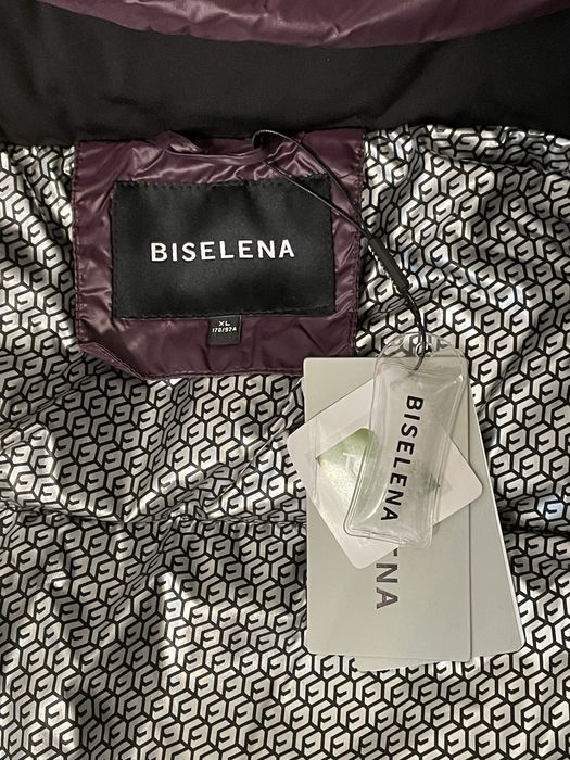 Зимний женский пуховик