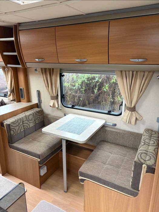 Rulotă Swift Challenger 530–2011/12–stare excepțională, complet echipa