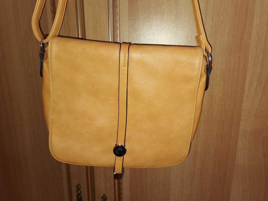 Дамска чанта в оранжево