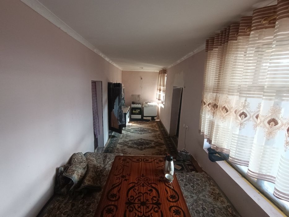 Srochna hovli uy sotiladi uzumbogda 6 sotix