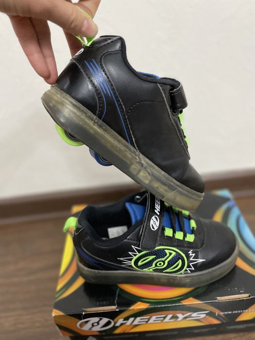 Кроссовки на роликах HEELYS