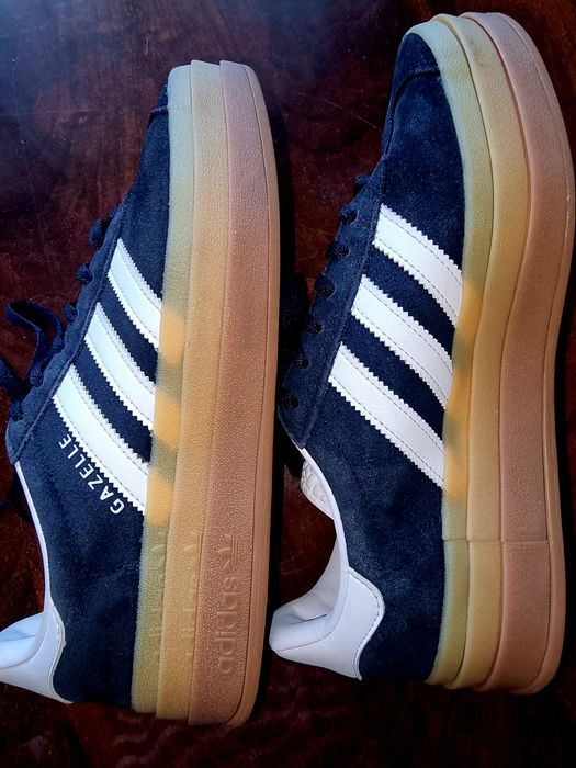 Adidas Gazelle de piele întoarsă, cu platformă