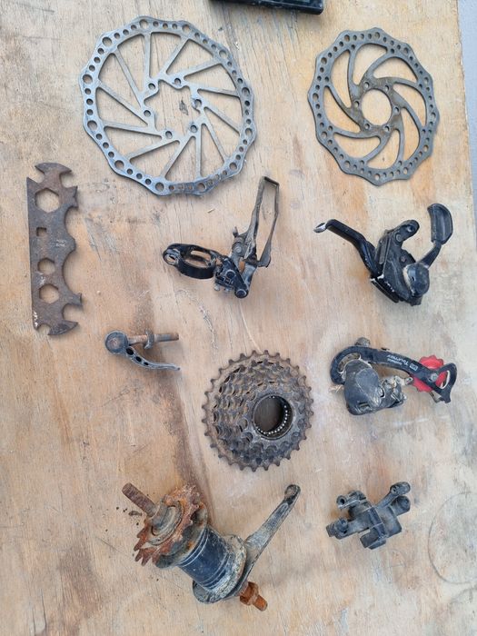 Срочно  запчасти на велосипеды