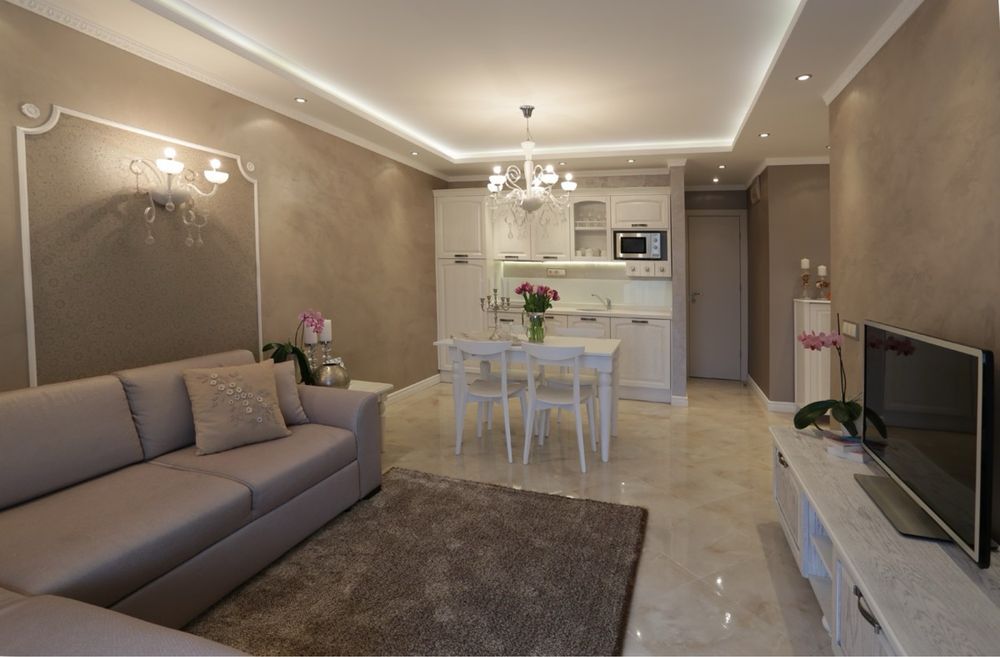 Дава се под наем Двустаен апартамент в Варна, Център - 65 кв.м за 1200 € - Снимка #2