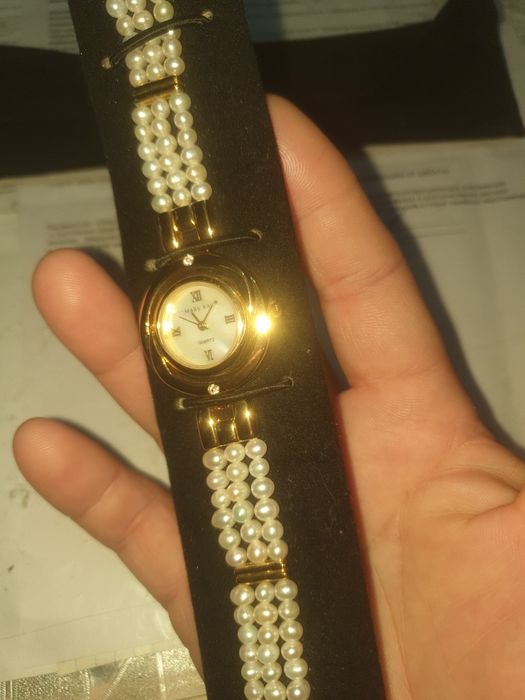 Продам часы Mary kay