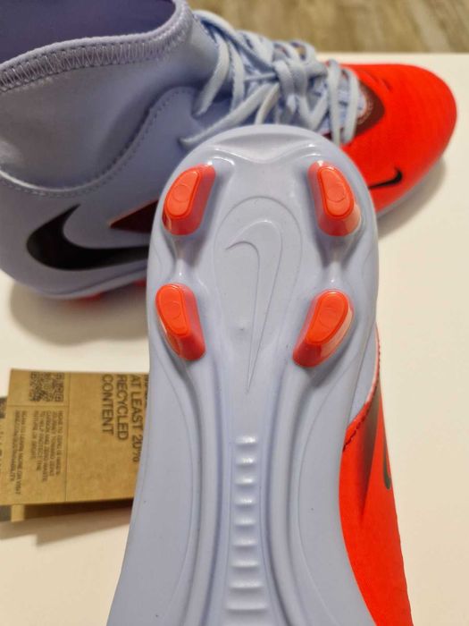 Чисто нови футболни бутонки Nike