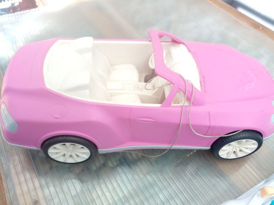 Машины,белая и розовая