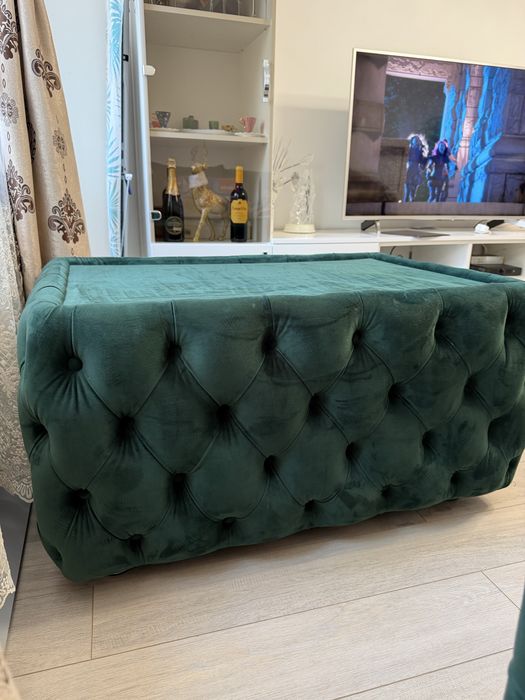 Masă de cafea Chesterfield, catifea verde smarald – stare foarte bună