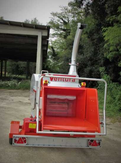 Tocator PROFESIONAL de lemn si crengi cu motor pe benzina 57 cai