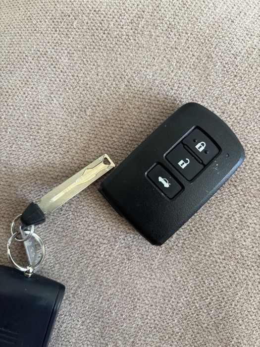 Ключ с чипом на камри 50 оригинал