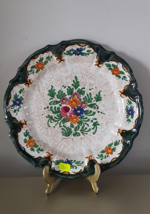 Farfurii vechi din ceramică