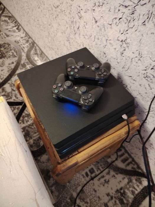 PS4 Slim
1 TB xotira
2 ta joystick
Holati yaxshi
Barch