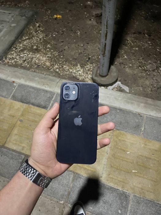Iphone 12 rangi black