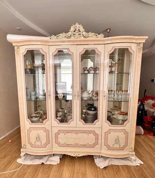 Сервант с комодом