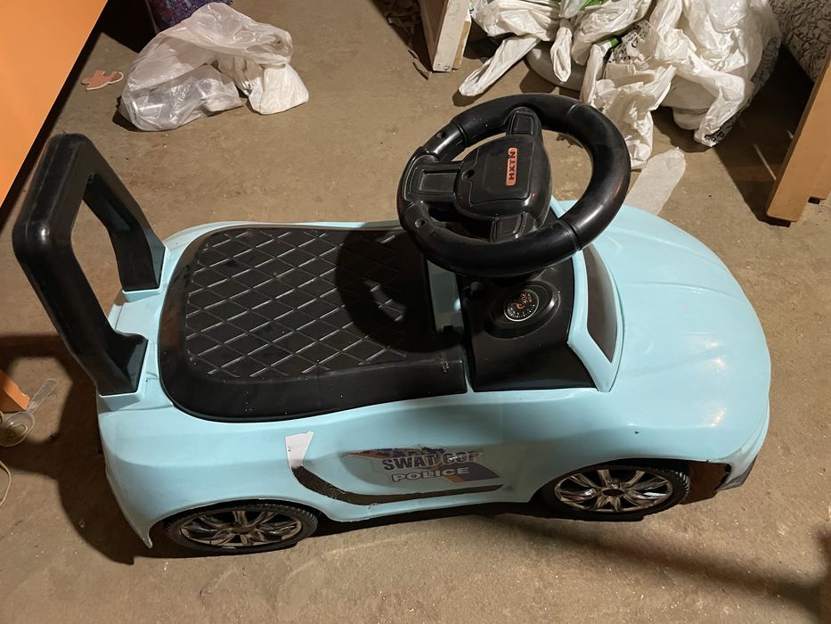 Продается Машинка толокар