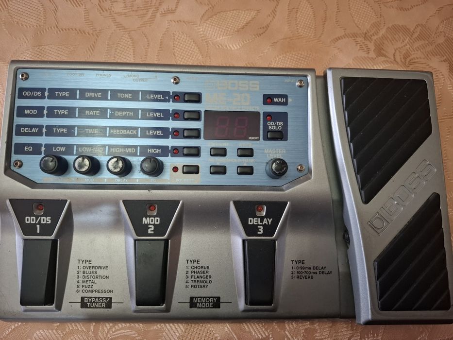 Vând procesor chitară electrică!