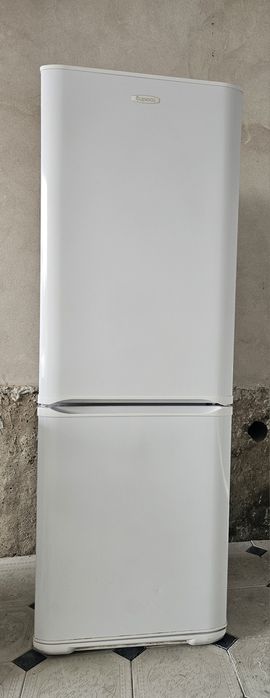 Холодильник Бирюса