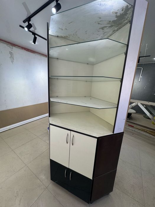 шкаф витрина продам