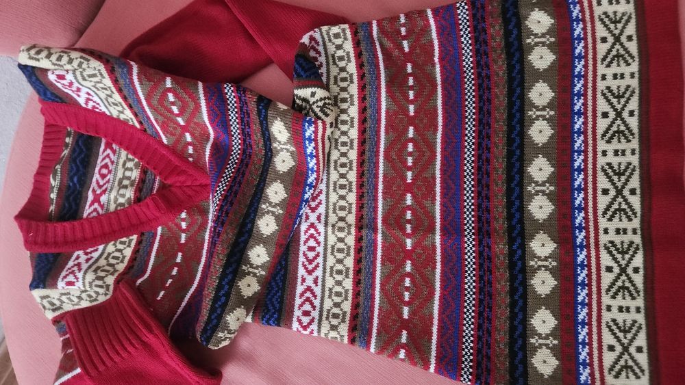 Женская одежда пуховик, платье, свитер