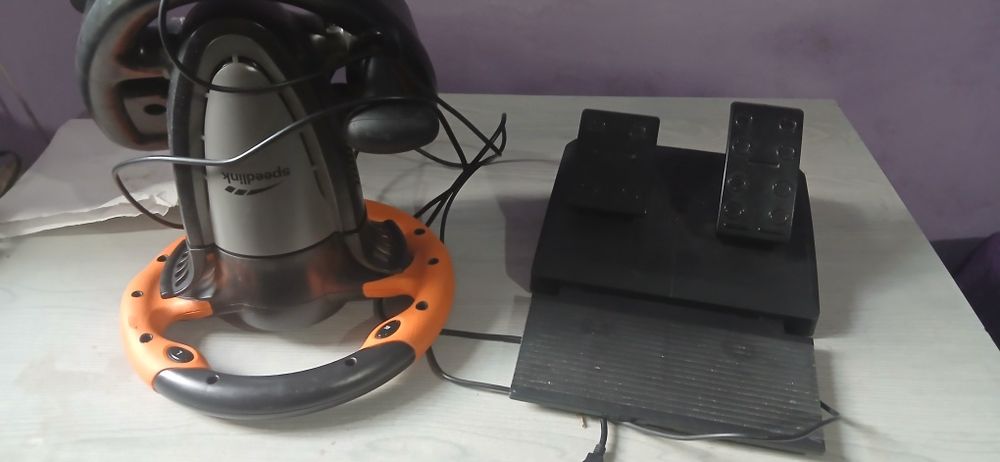 Volan cu pedale de la speedlink model drift o.z pentru xbox