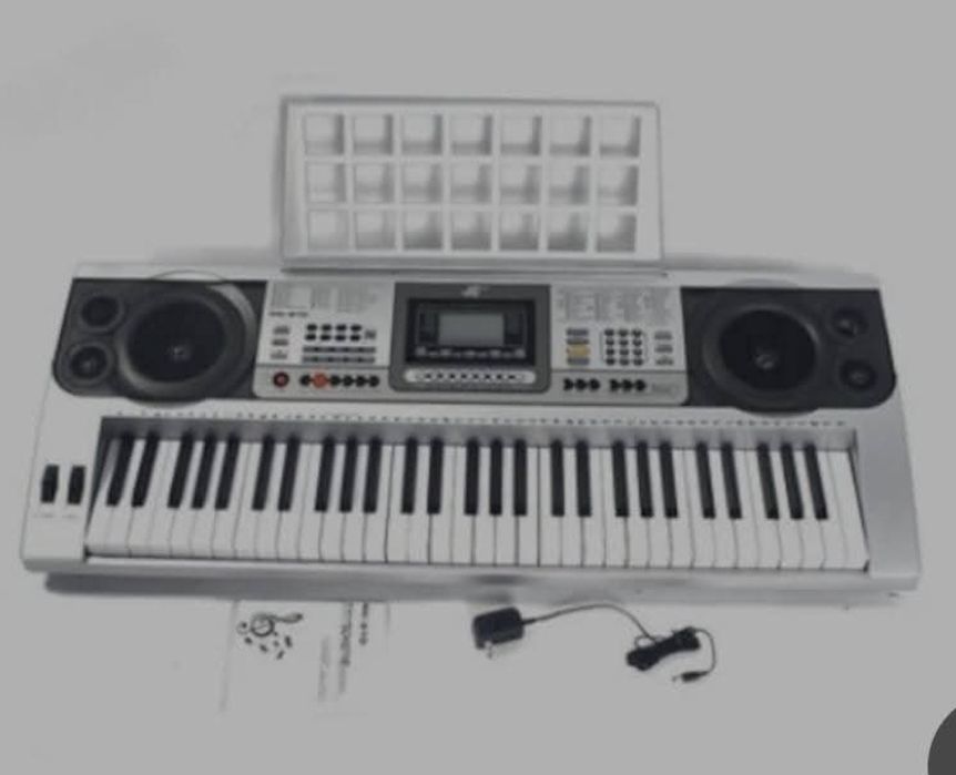 Vând pian incepatori.