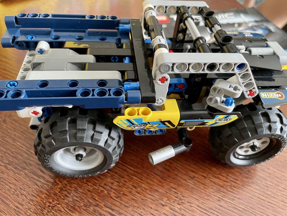 Продам вместе Lego Technic 42033 и 42034