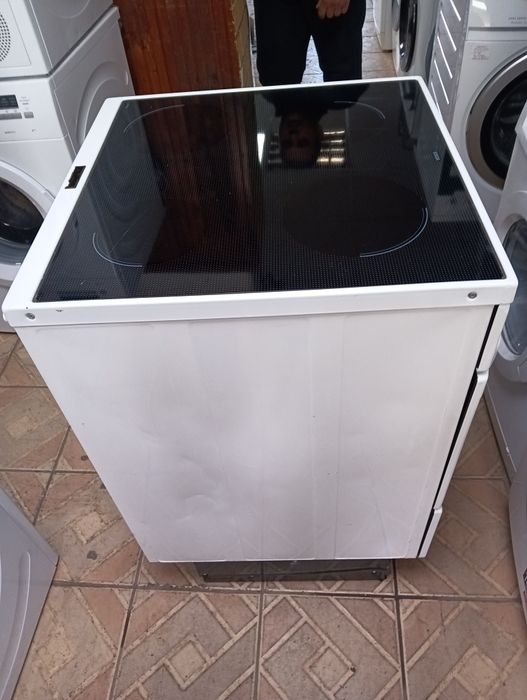 Свободно стояща печка с керамичен плот Voss с 2 години Гаранция!