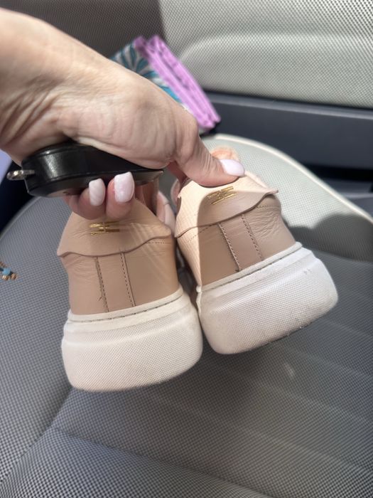 Elisabetta Franchi сникърси, естествена кожа