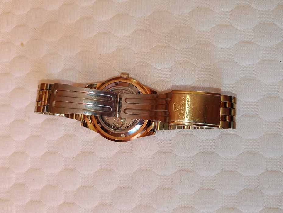 Автоматичен позлатен часовник J.Spring на SEIKO и часовник CASIO