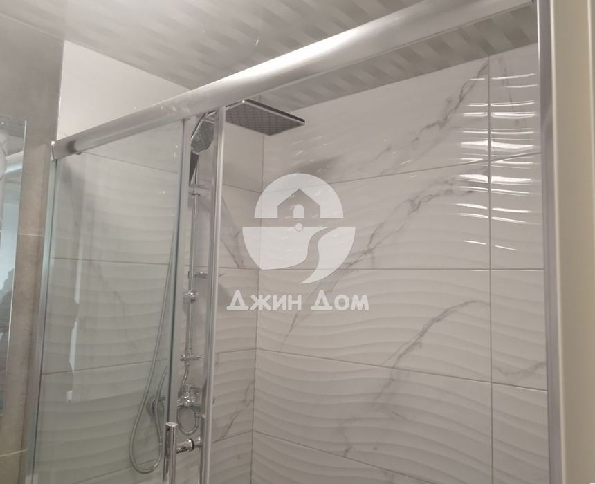 Просторна двуетажна къща в гр. Бяла