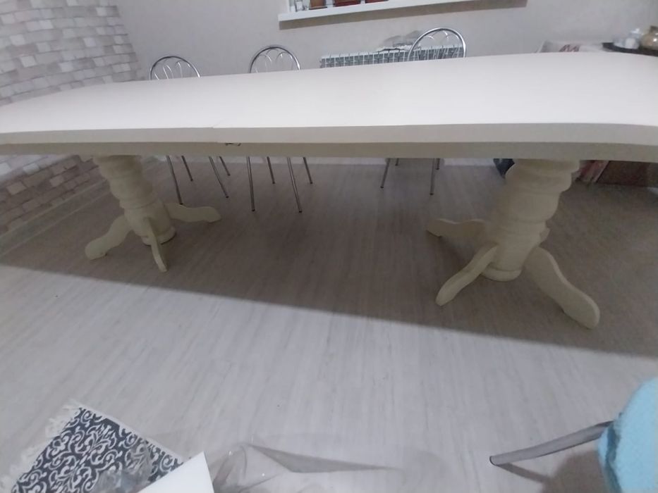Продаёться стол для гостиницы