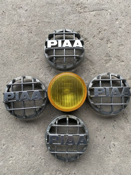 Делика. Комплект решеток на противотуманки PIAA