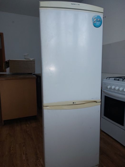 Срочно продам холодильник LG