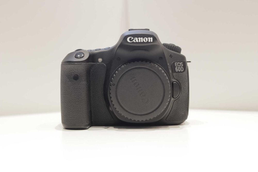 Canon DSLR 60D + голяма чанта