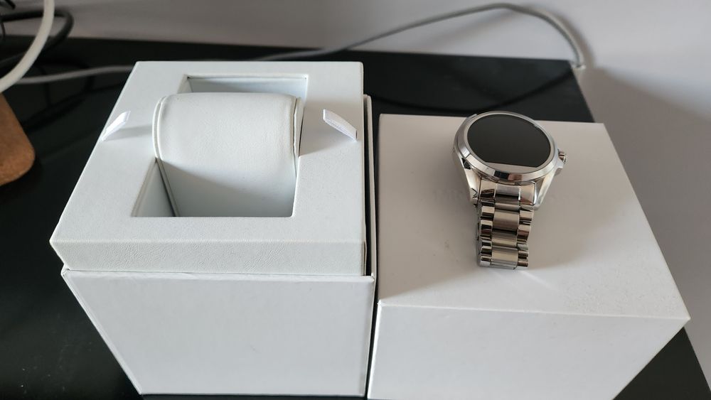 Смарт часовник Michael Kors