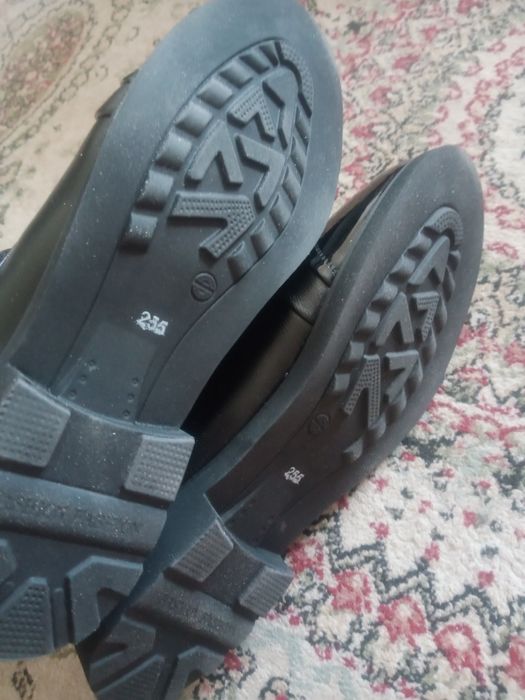 Продаю мужские новые ботинки