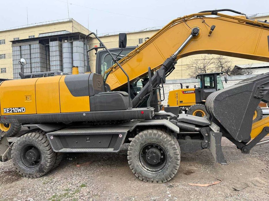 Ғилдиракли экскаватор XCMG XE210WD - 1,0 м/куб