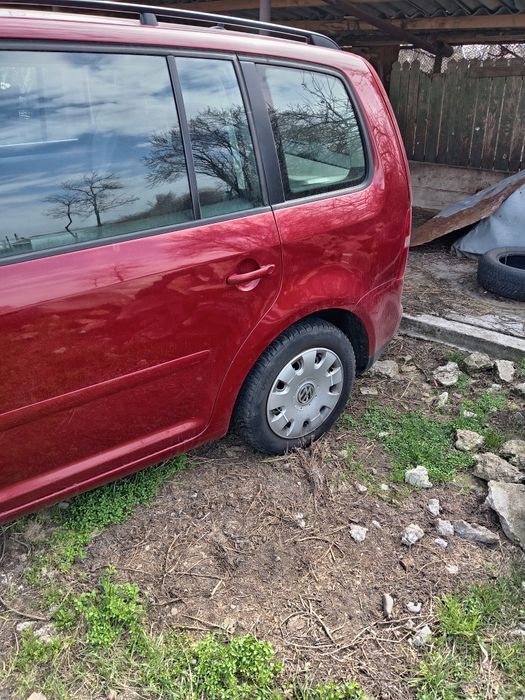 Vînd vw Touran 1.9 bls 2006, cu probleme la motor Miresii Brăila tel 0745739723
